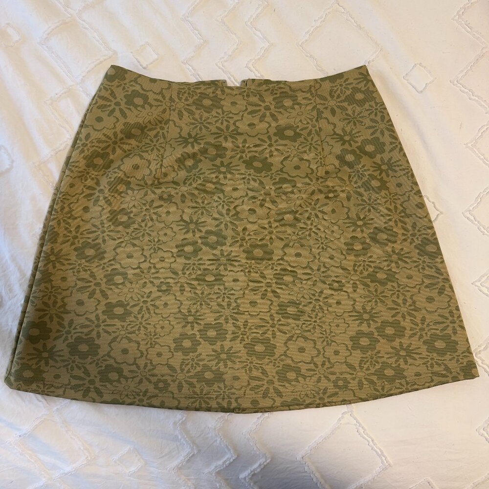 ALTAR’D STATE Green Flower Print Mini-Skirt; Size Small